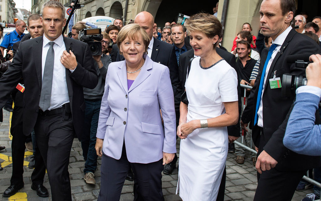 La cancelliera federale Angela Merkel e la consigliera federale Simonetta Sommaruga durante una visita di Stato a Berna